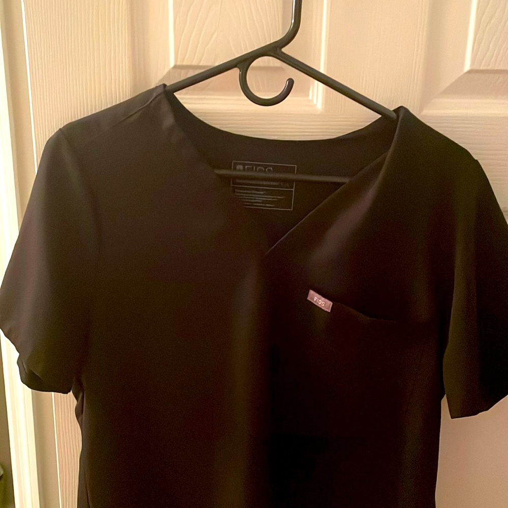 Figs size Large, black women’s scrub top